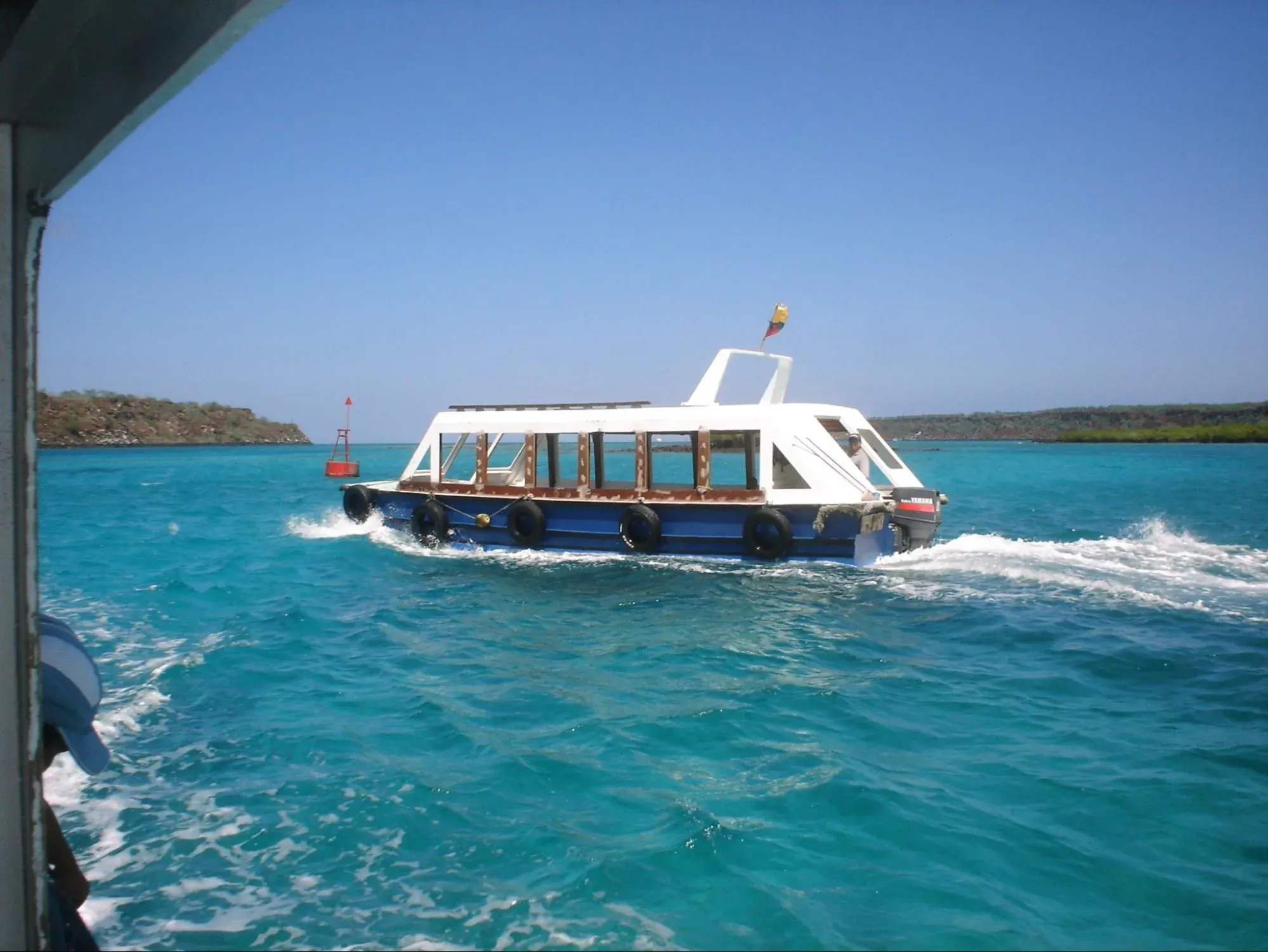 Ferry que cruza el canal de Itabaca.webp