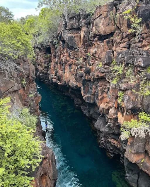 Las Grietas Medium.webp