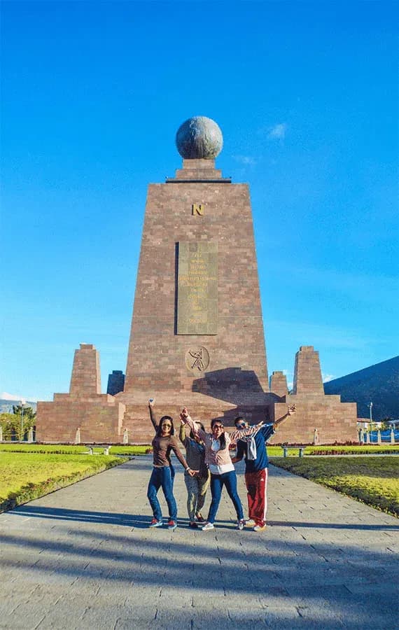 How to get to Mitad del Mundo?