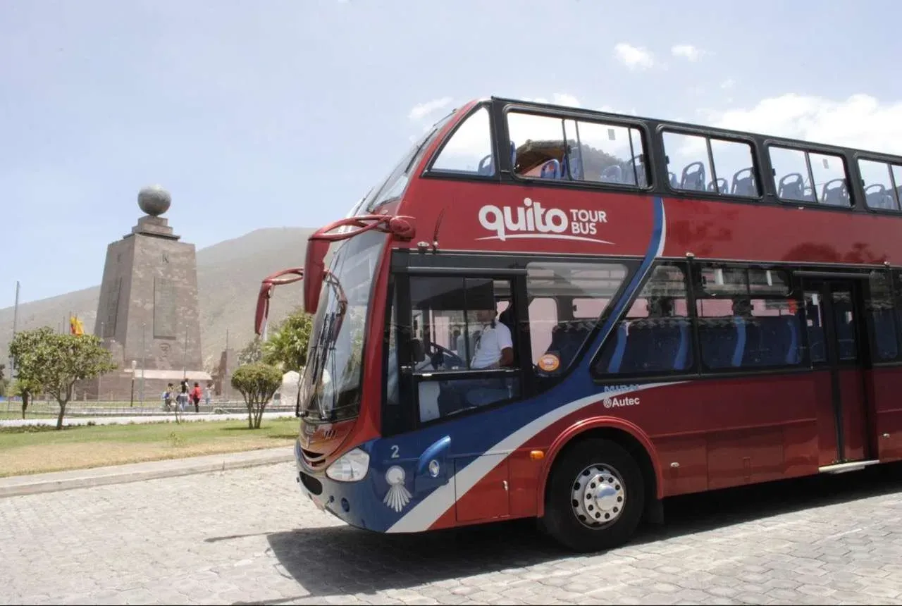 Quito Tour Bus en la Mitad del Mundo