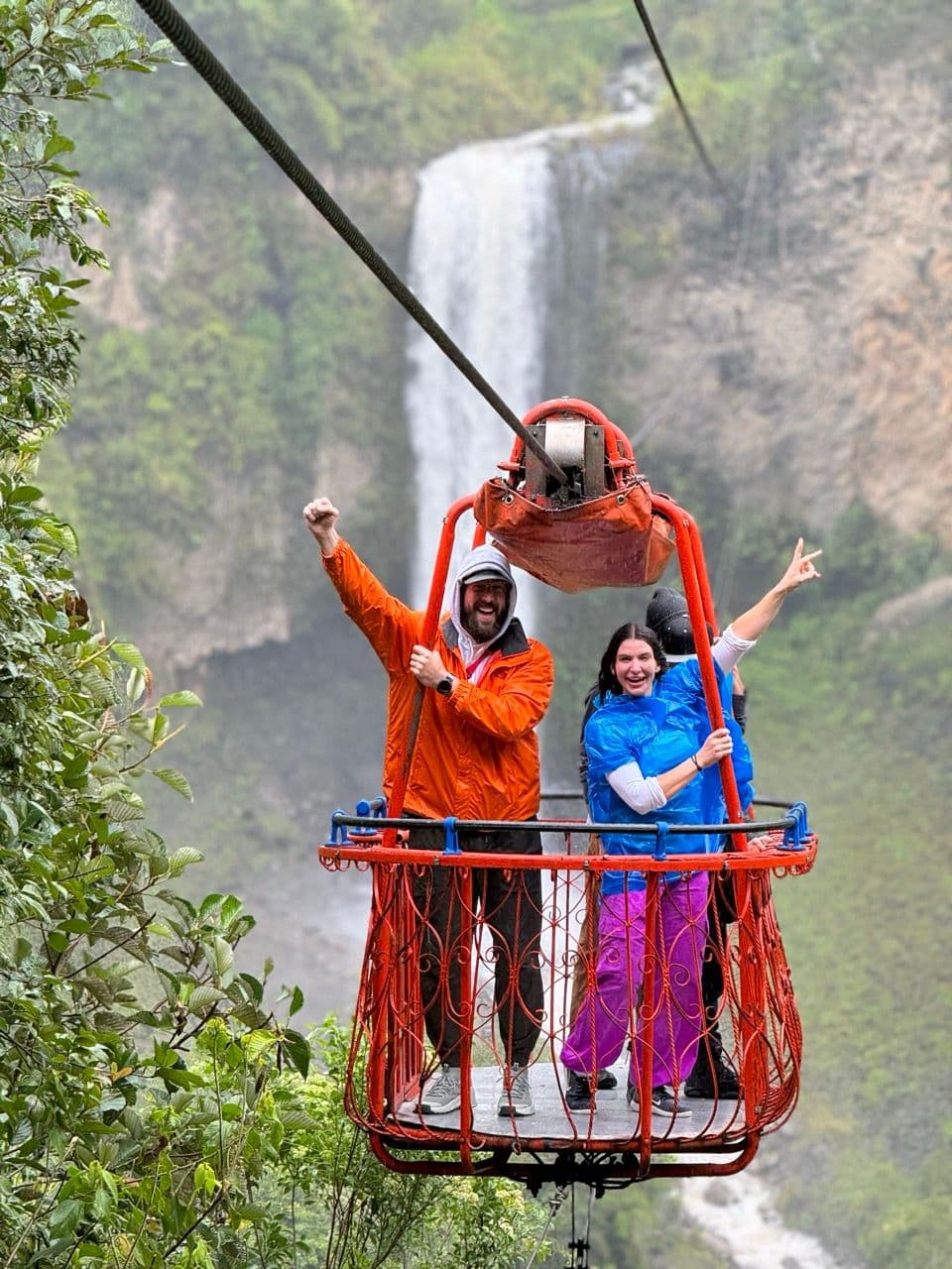 Tarabita sobre el río 2