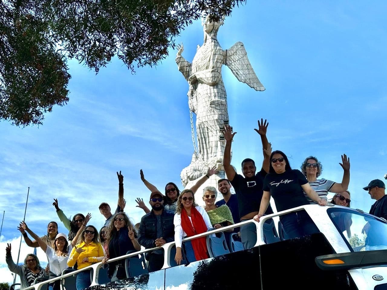 Charters Quito Tour Bus