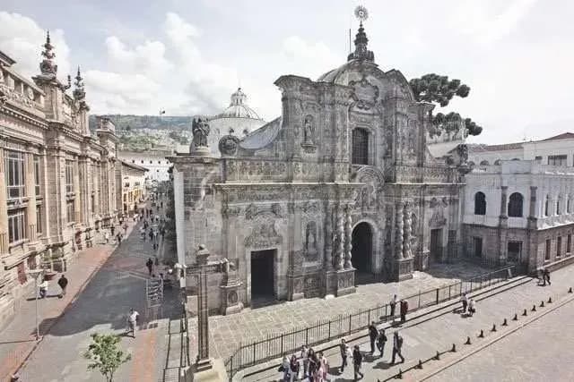 What to do in Quito in One day - Iglesia de la compania